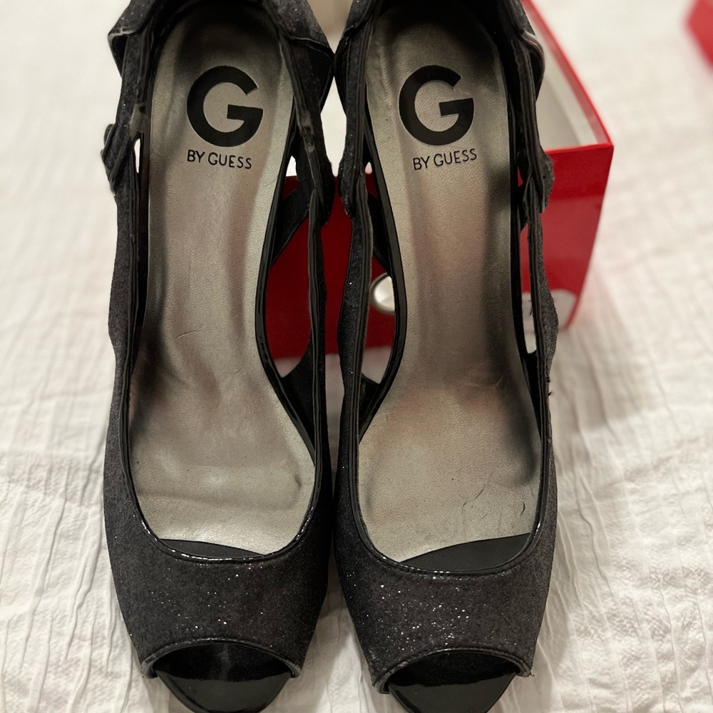 New in box GUESS Heels!! Never worn great condition!